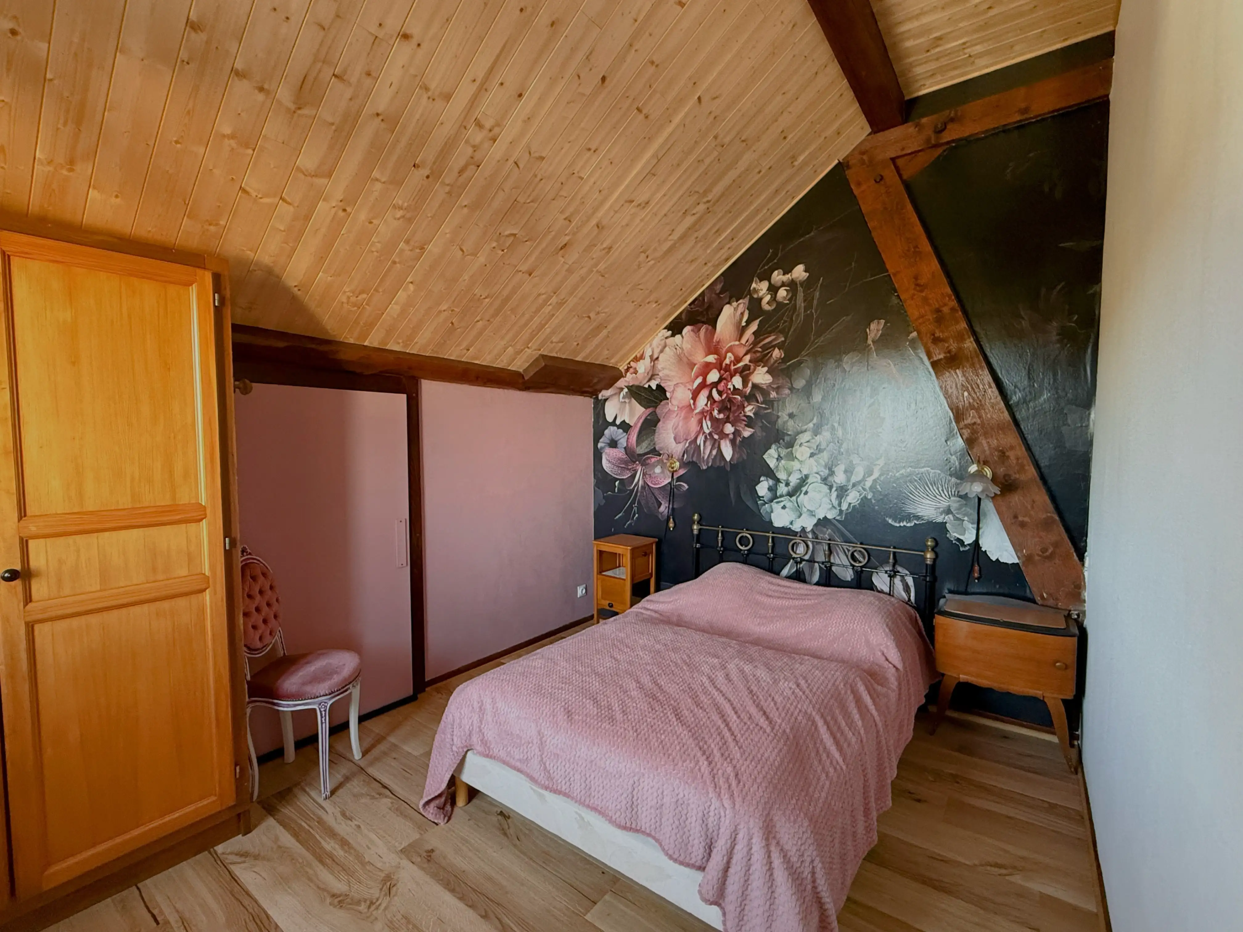 Chambre avec lit double
